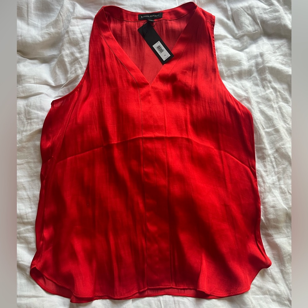 BRAND NEW Banana Republic Bright Red V-Neck Sleeveless Top Size Medium